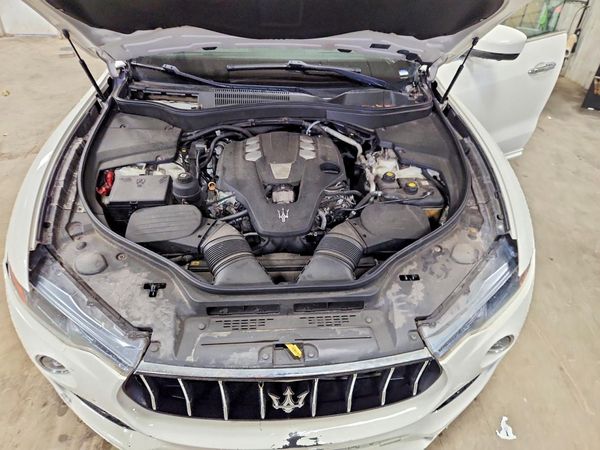 2017 MASERATI LEVANTE Luxury