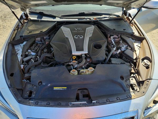 2017 INFINITI Q50 — Engine bay