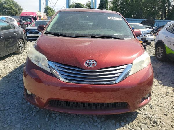 2017 TOYOTA SIENNA