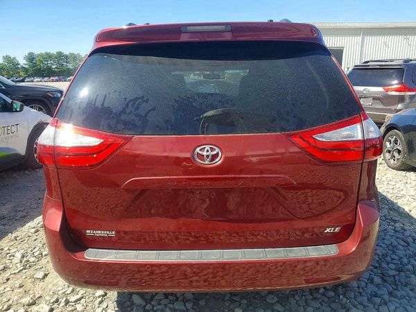 2017 TOYOTA SIENNA