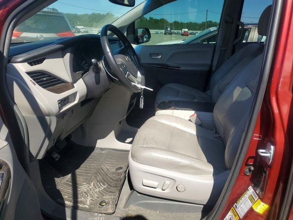 2017 TOYOTA SIENNA