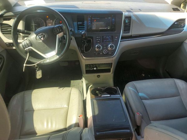 2017 TOYOTA SIENNA