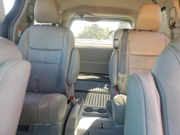 2017 TOYOTA SIENNA
