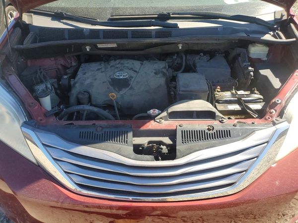 2017 TOYOTA SIENNA