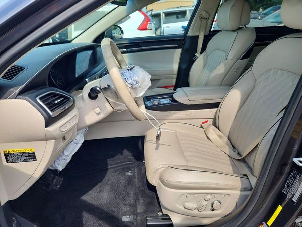 2020 GENESIS G90 3.3T Premium — DENT