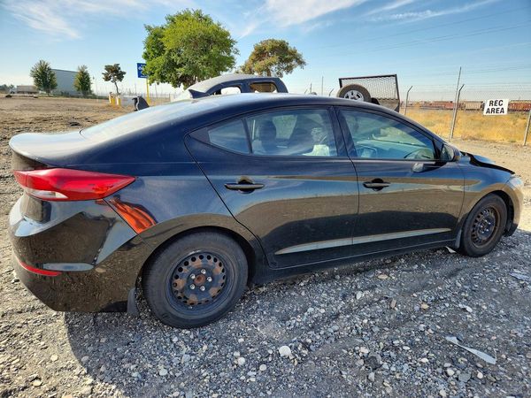 2018 HYUNDAI ELANTRA SE