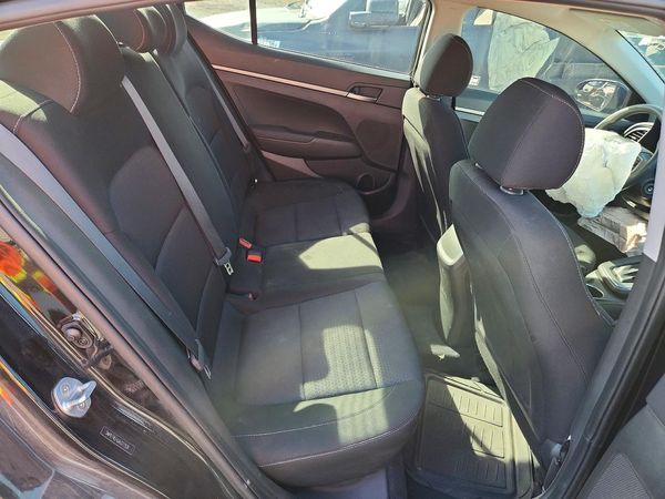 2018 HYUNDAI ELANTRA SE