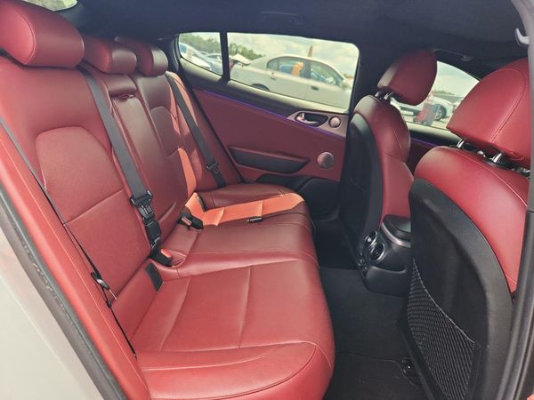 2020 KIA STINGER