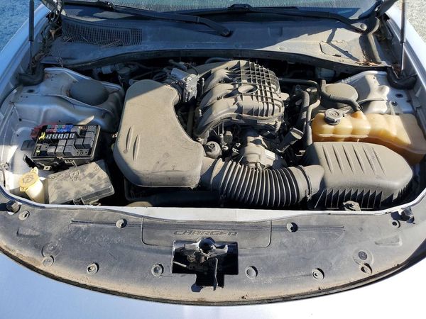 2015 DODGE CHARGER — Engine bay