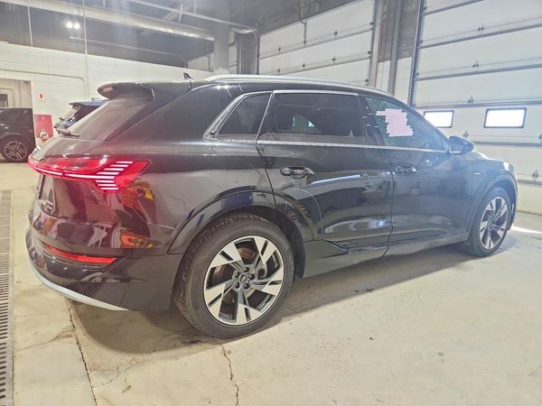 2022 AUDI E-TRON