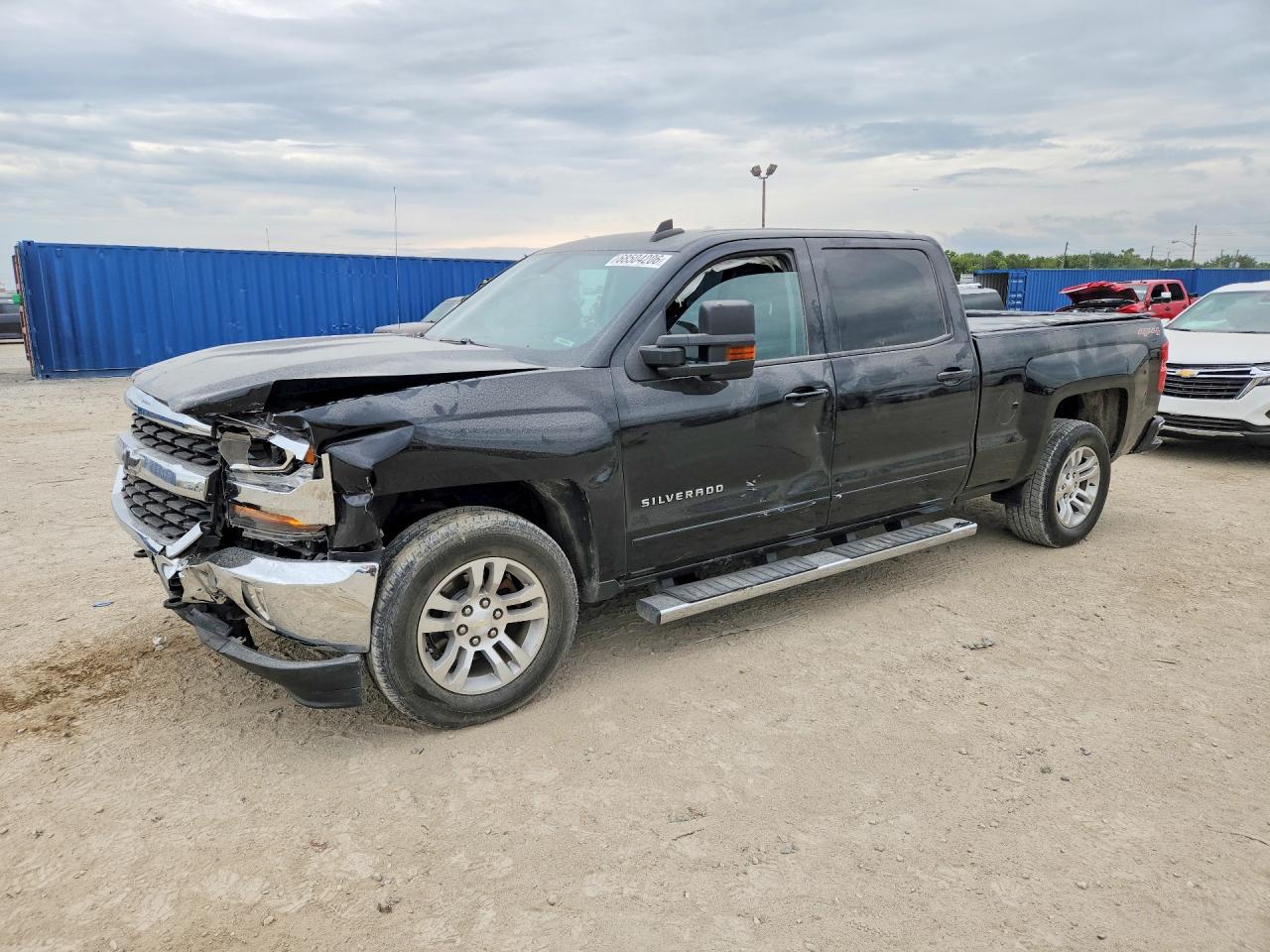 2017 CHEVROLET SILVERADO LT — Front 3/4