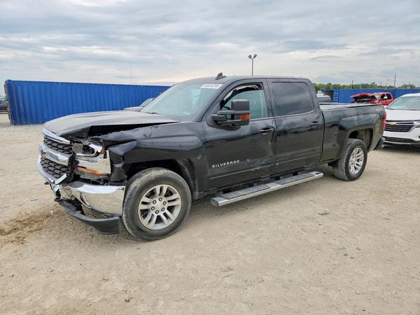 2017 CHEVROLET SILVERADO LT — Front 3/4