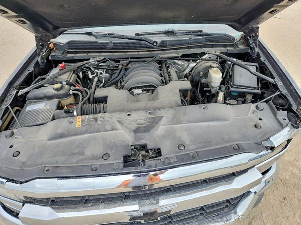2017 CHEVROLET SILVERADO LT — Engine bay