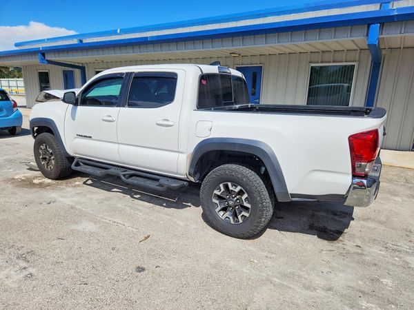 2017 TOYOTA TACOMA