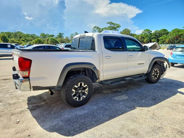 2017 TOYOTA TACOMA