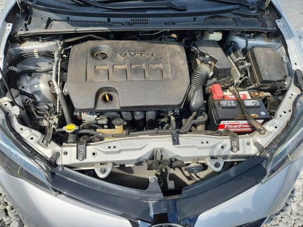 2017 TOYOTA COROLLA — Engine bay