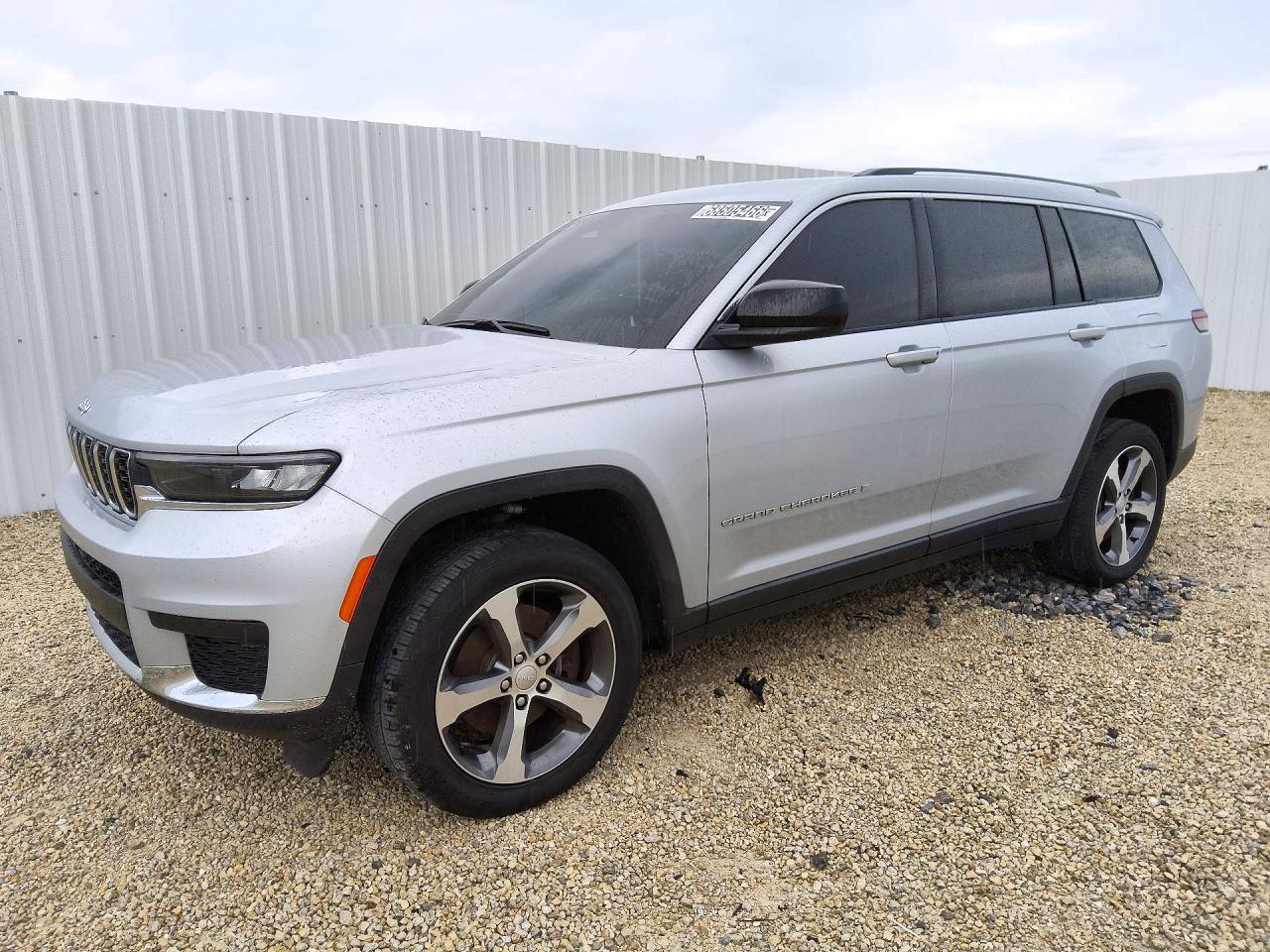 2023 JEEP GRAND CHEROKEE Laredo, Altitude — Front 3/4