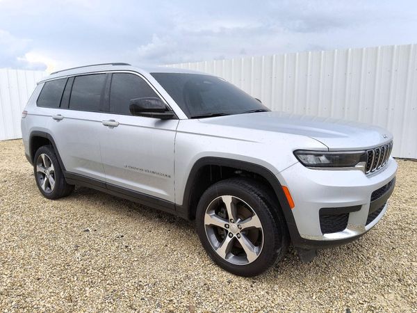 2023 JEEP GRAND CHEROKEE Laredo, Altitude — Passenger 3/4