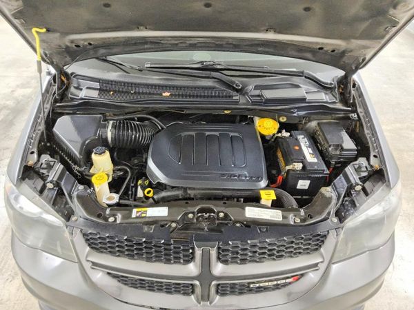 2019 DODGE GRAND CARAVAN GT — Engine bay
