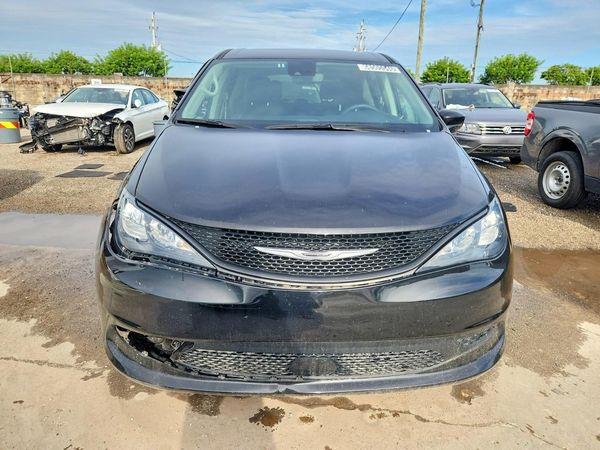 2024 CHRYSLER VOYAGER LX