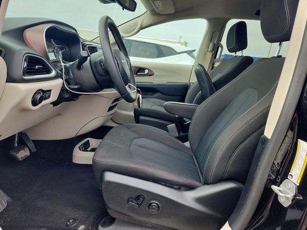 2024 CHRYSLER VOYAGER LX