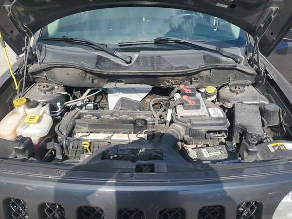 2015 JEEP PATRIOT — Engine bay
