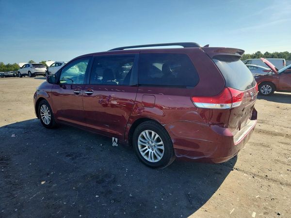 2012 TOYOTA SIENNA