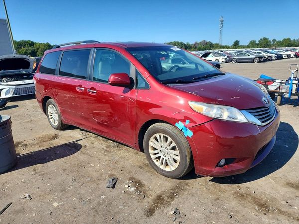 2012 TOYOTA SIENNA