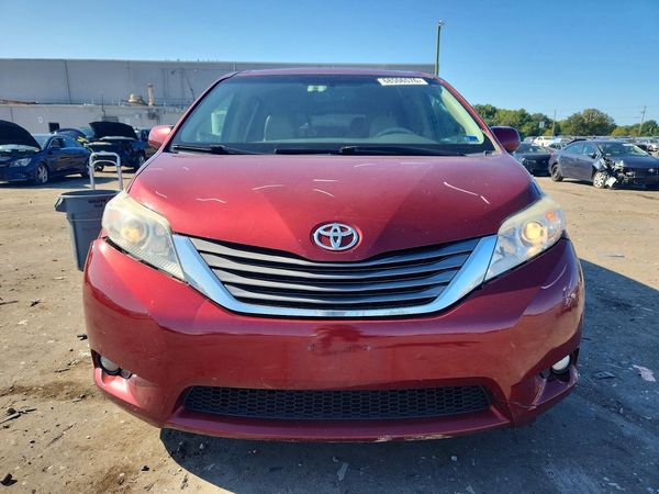 2012 TOYOTA SIENNA