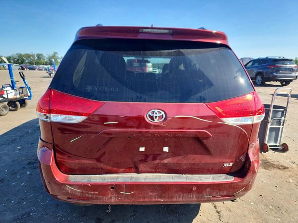 2012 TOYOTA SIENNA