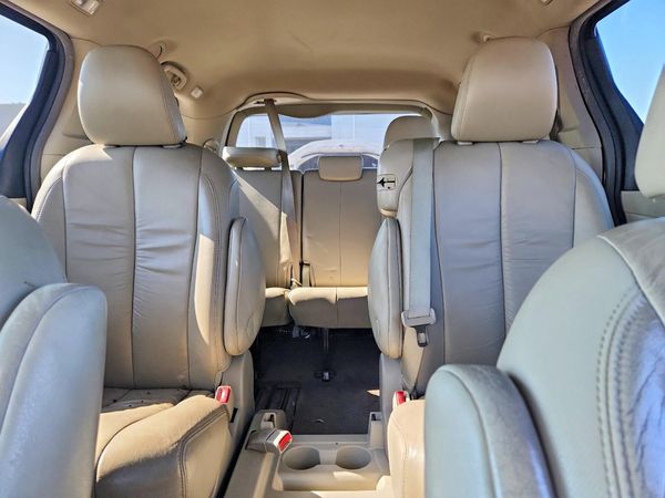 2012 TOYOTA SIENNA