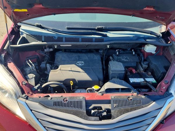 2012 TOYOTA SIENNA