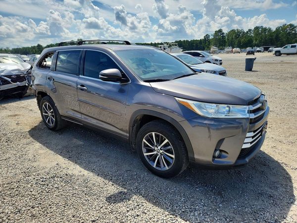 2017 TOYOTA HIGHLANDER SE/XLE