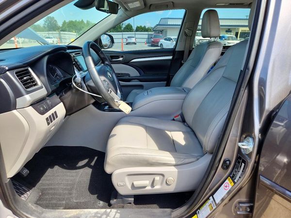 2017 TOYOTA HIGHLANDER SE/XLE