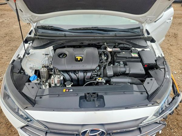 2020 HYUNDAI ELANTRA — Engine bay