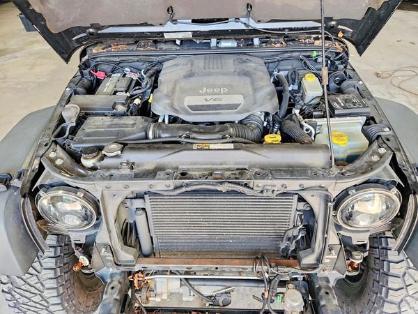 2014 JEEP WRANGLER Rubicon — Engine bay