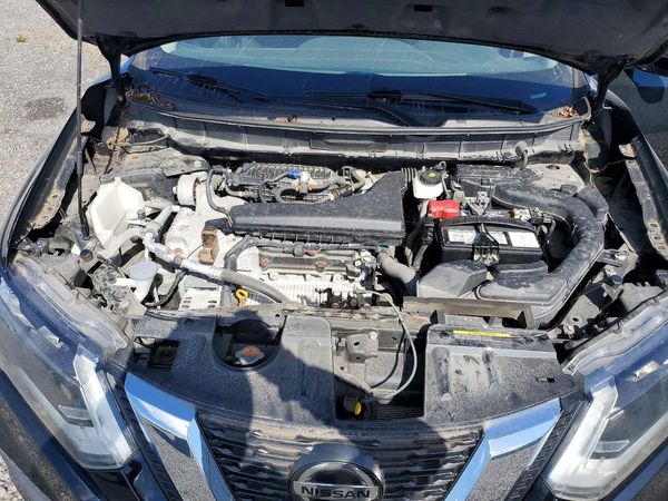 2019 NISSAN ROGUE — Engine bay