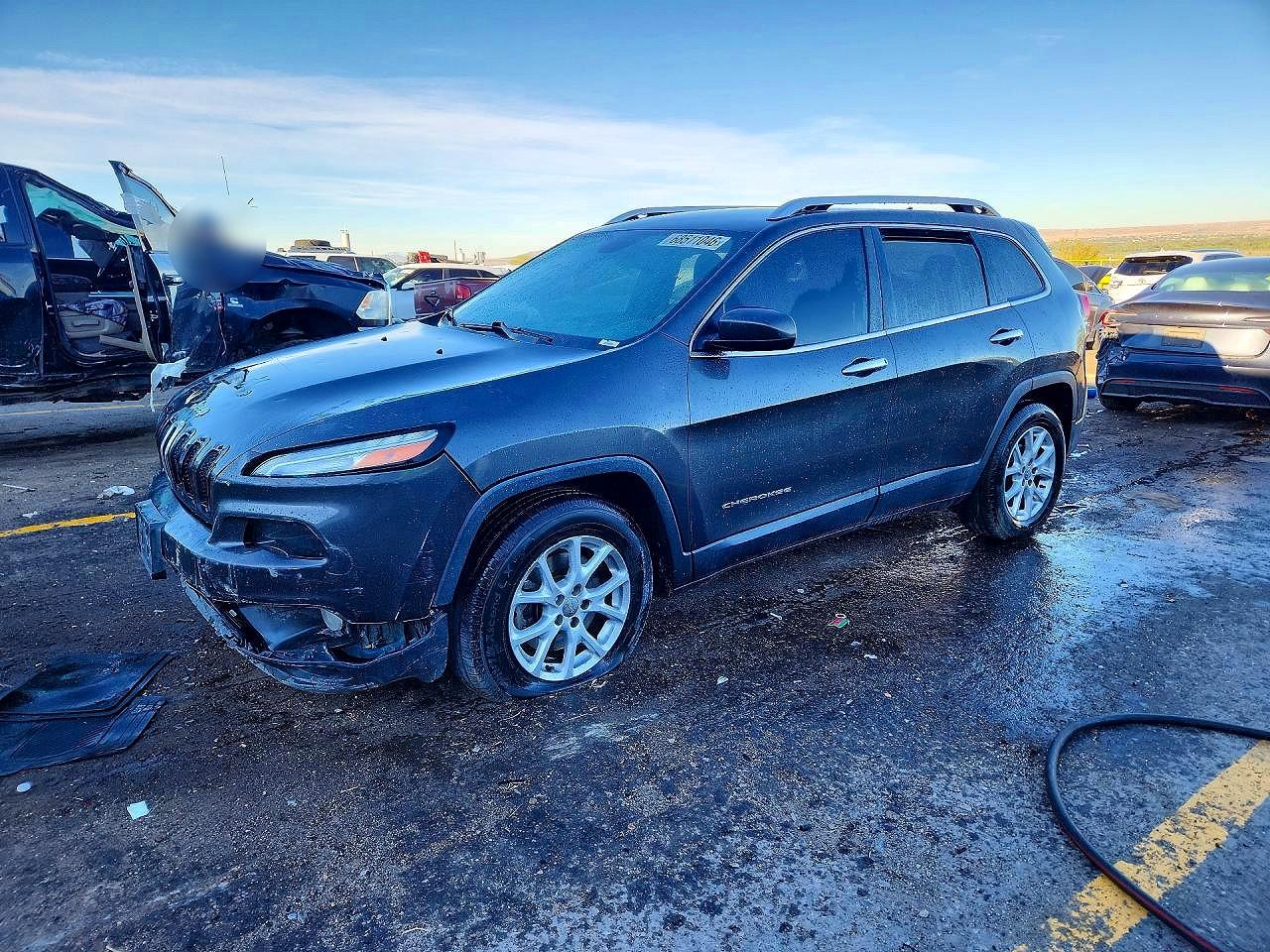 2015 JEEP CHEROKEE Latitude — Front 3/4