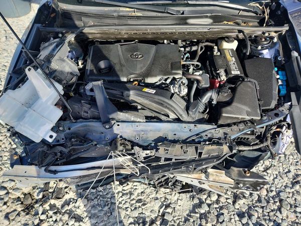 2022 TOYOTA CAMRY SE — Engine bay