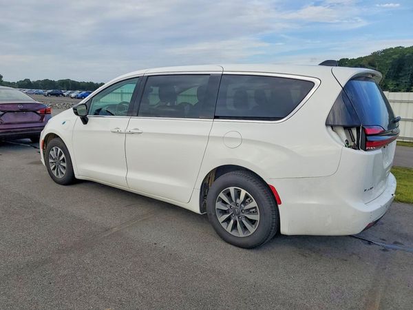 2024 CHRYSLER PACIFICA Select