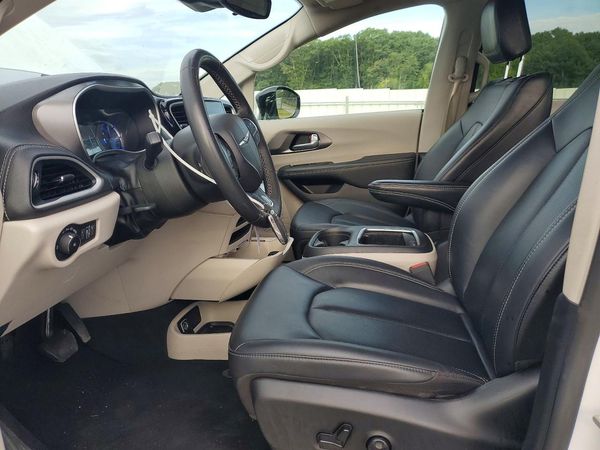 2024 CHRYSLER PACIFICA Select