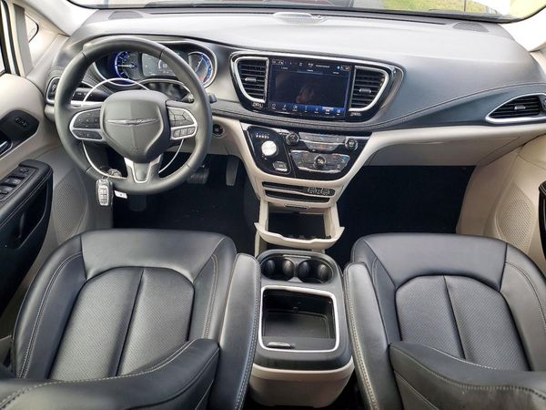 2024 CHRYSLER PACIFICA Select