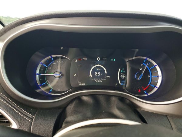 2024 CHRYSLER PACIFICA Select
