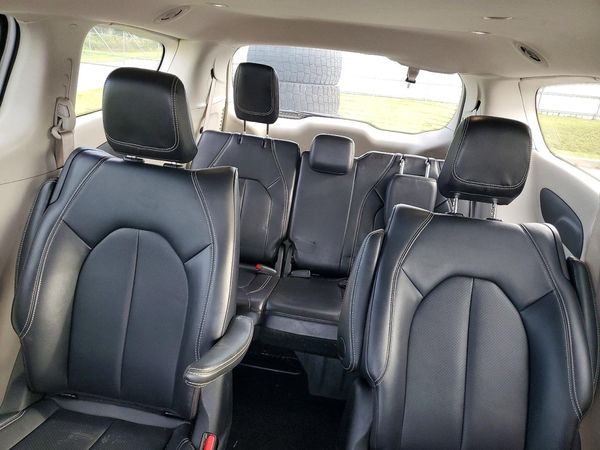 2024 CHRYSLER PACIFICA Select