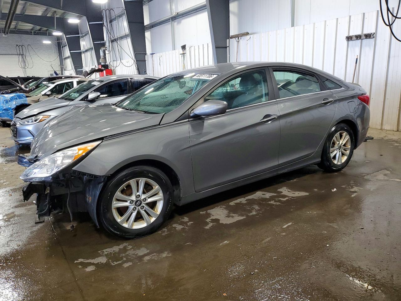 2013 HYUNDAI SONATA GLS/ GLS Popular — Front 3/4