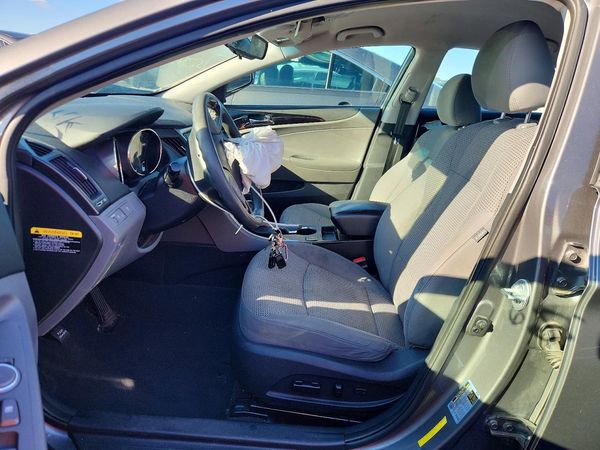 2013 HYUNDAI SONATA GLS/ GLS Popular — DENT