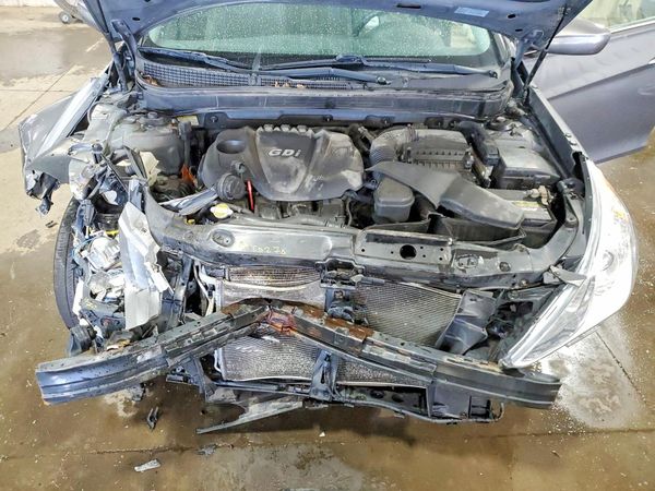2013 HYUNDAI SONATA GLS/ GLS Popular — Engine bay