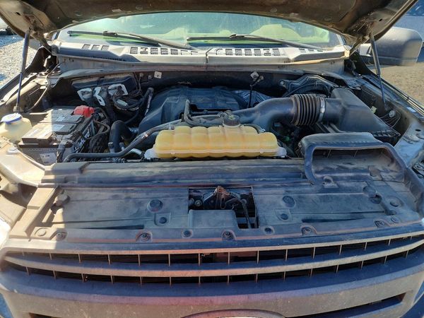2018 FORD F150 — Engine bay
