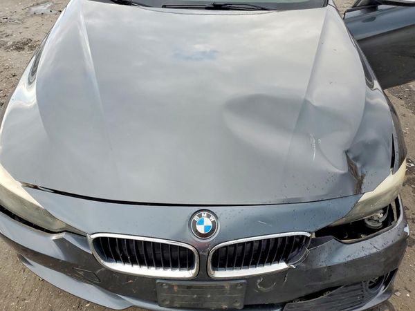 2014 BMW 3 SERIES xDrive SA — Engine bay