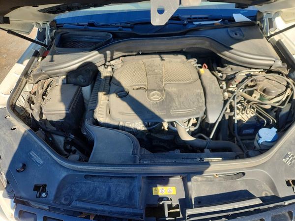 2013 MERCEDES-BENZ ML ML350 4-MATIC — Engine bay